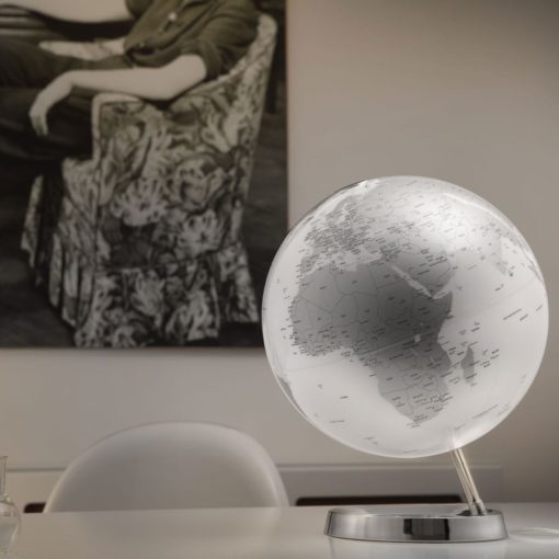 Light & Color Globe (silver) Lifestyle