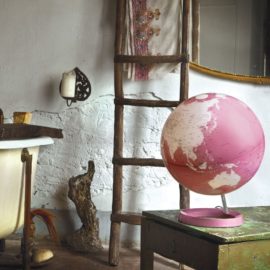 Light & Color Globe (pink) Lifestyle